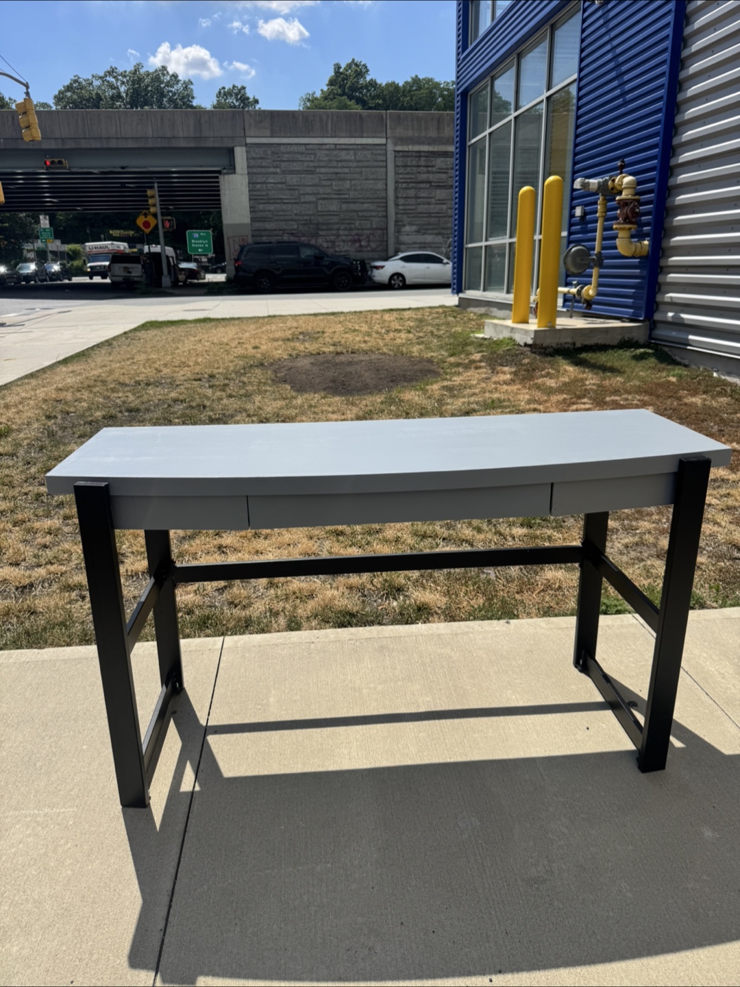 Free delivery desk