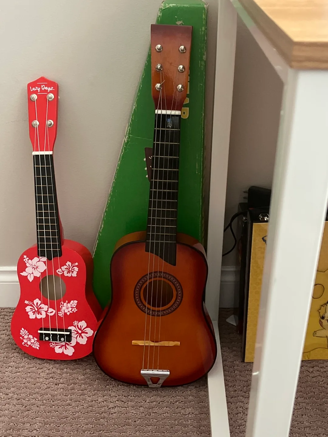 Mini string Guitar thumbnail