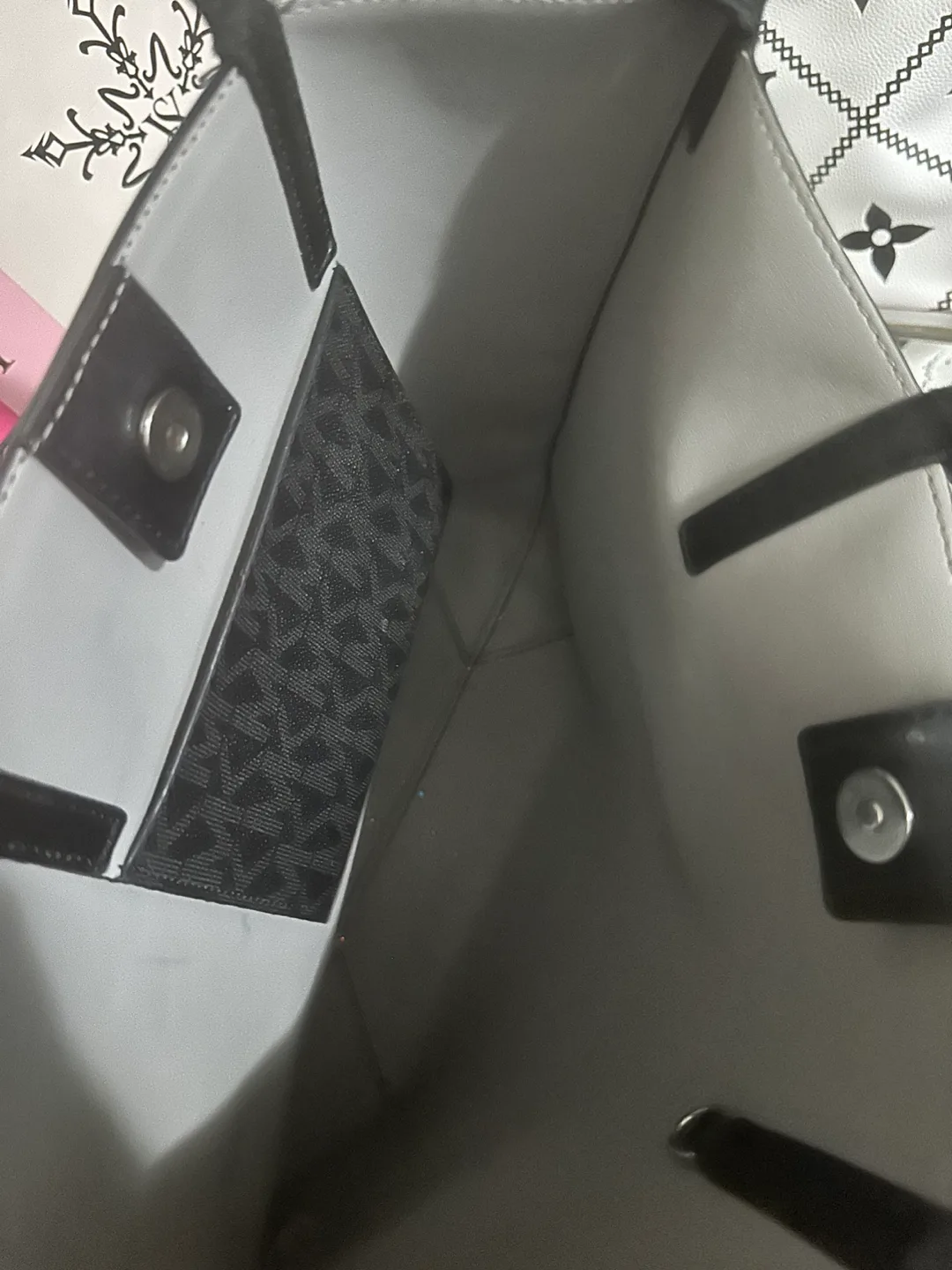 Michael Kors Black Tote Bag image indicator(2)