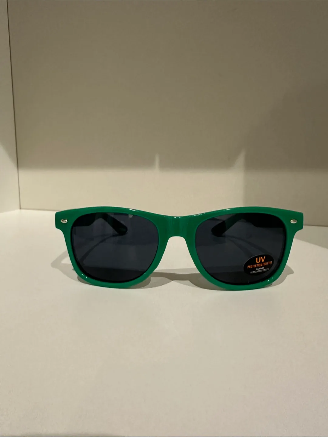 🧡 Free Frontier Sunglasses – Green Frame thumbnail
