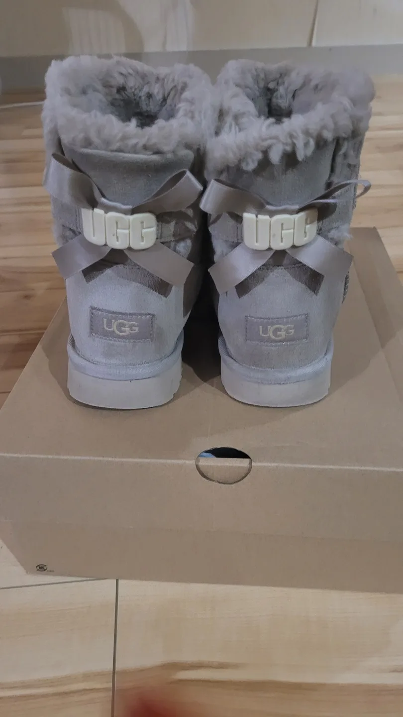 UGG Boots - Size 6 image indicator(3)