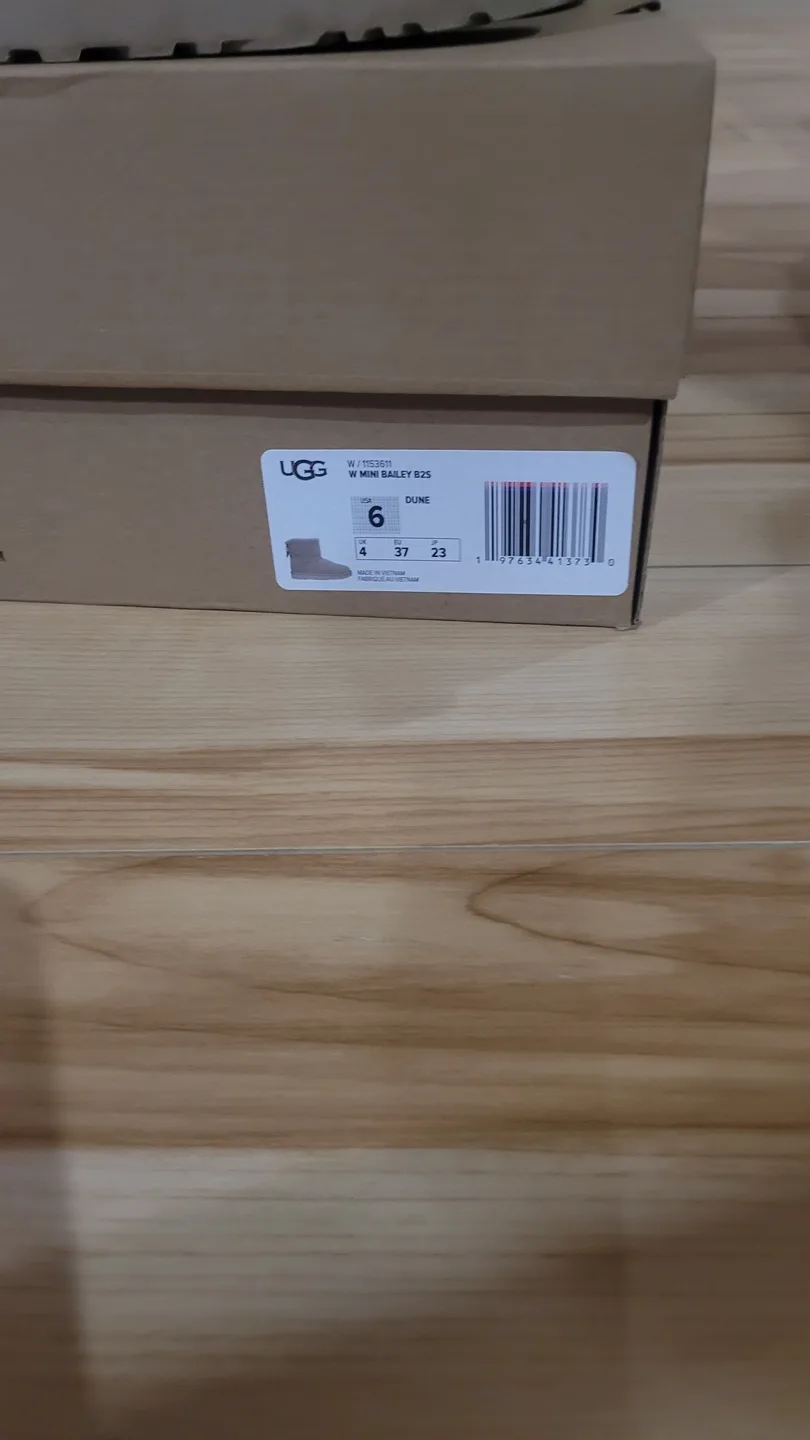 UGG Boots - Size 6 image indicator(6)