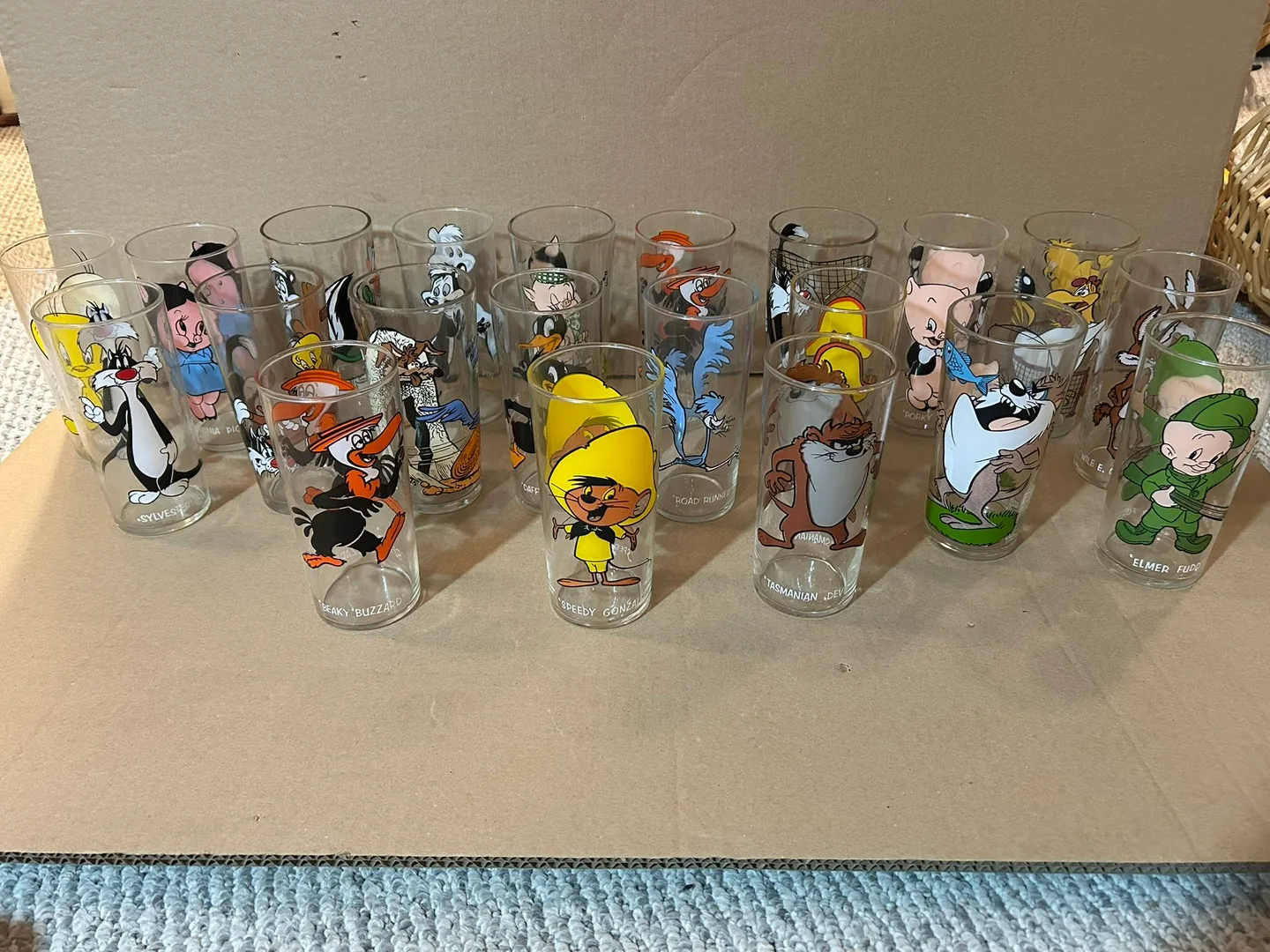 21 New, vintage Looney Tunes glasses thumbnail