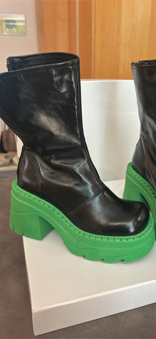Fabulous Ladies Boots - photo 2