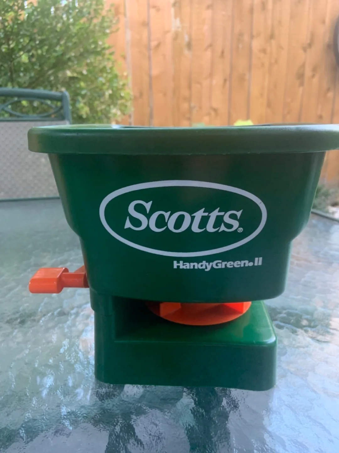 Scotts Handy Green II Hand-Held Broadcast Spreader thumbnail