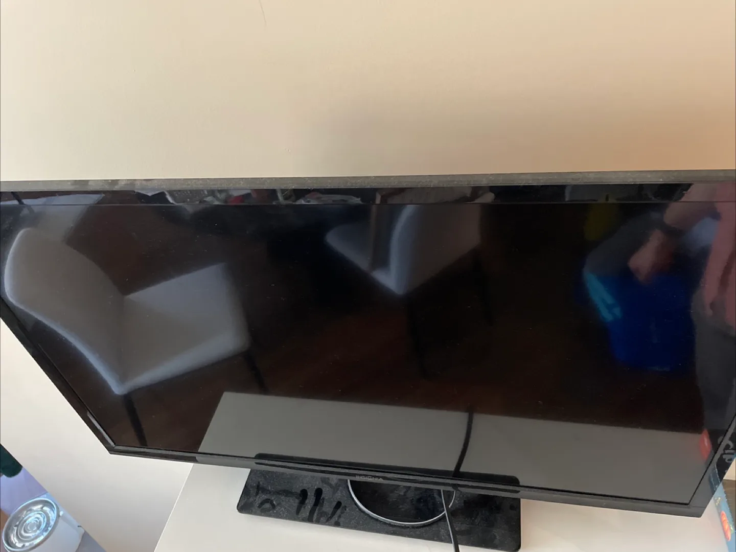 32" LED - 720p HDTV thumbnail
