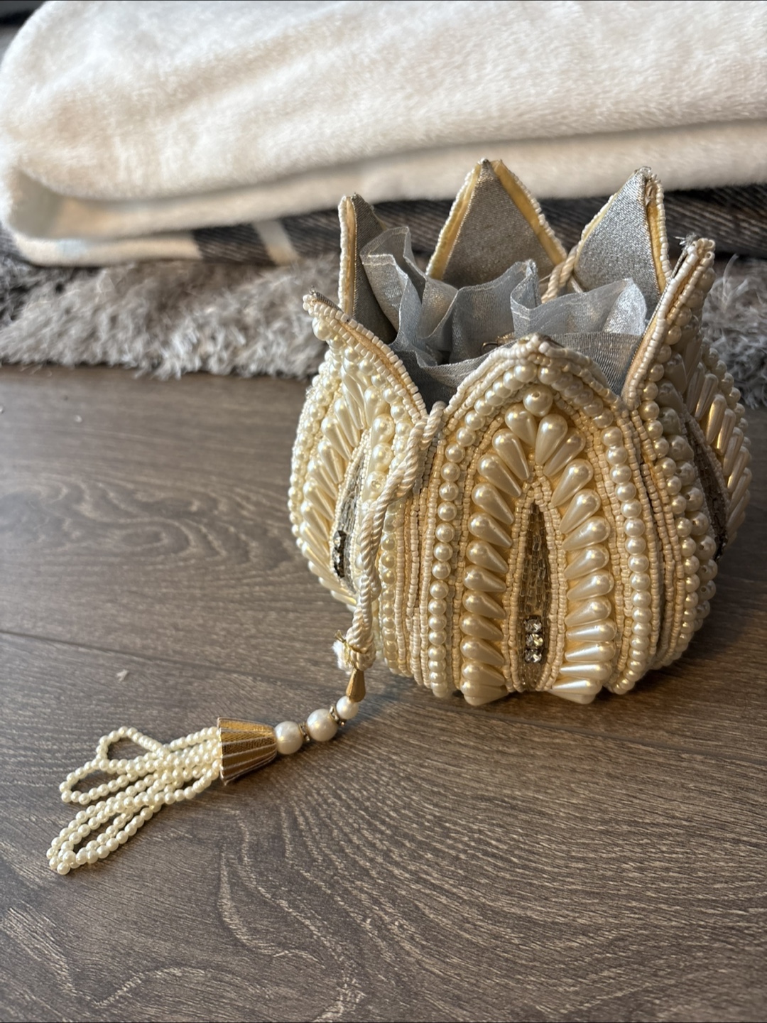 Beaded Pearl Purse - photo 2
