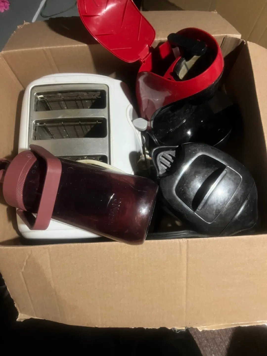 Toaster & Other Kitchen Items moving sale thumbnail