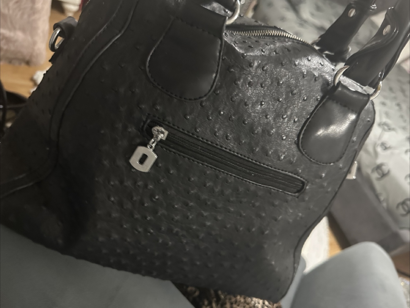 Black Ostrich Style Handbag - photo 2