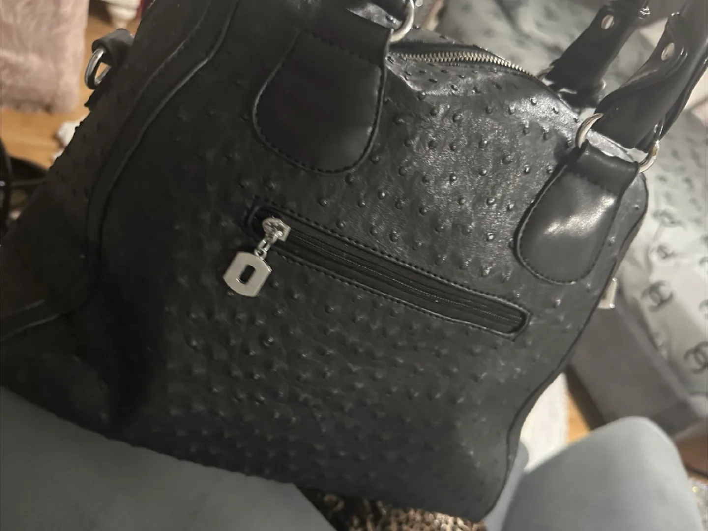 Black Ostrich Style Handbag image indicator(2)