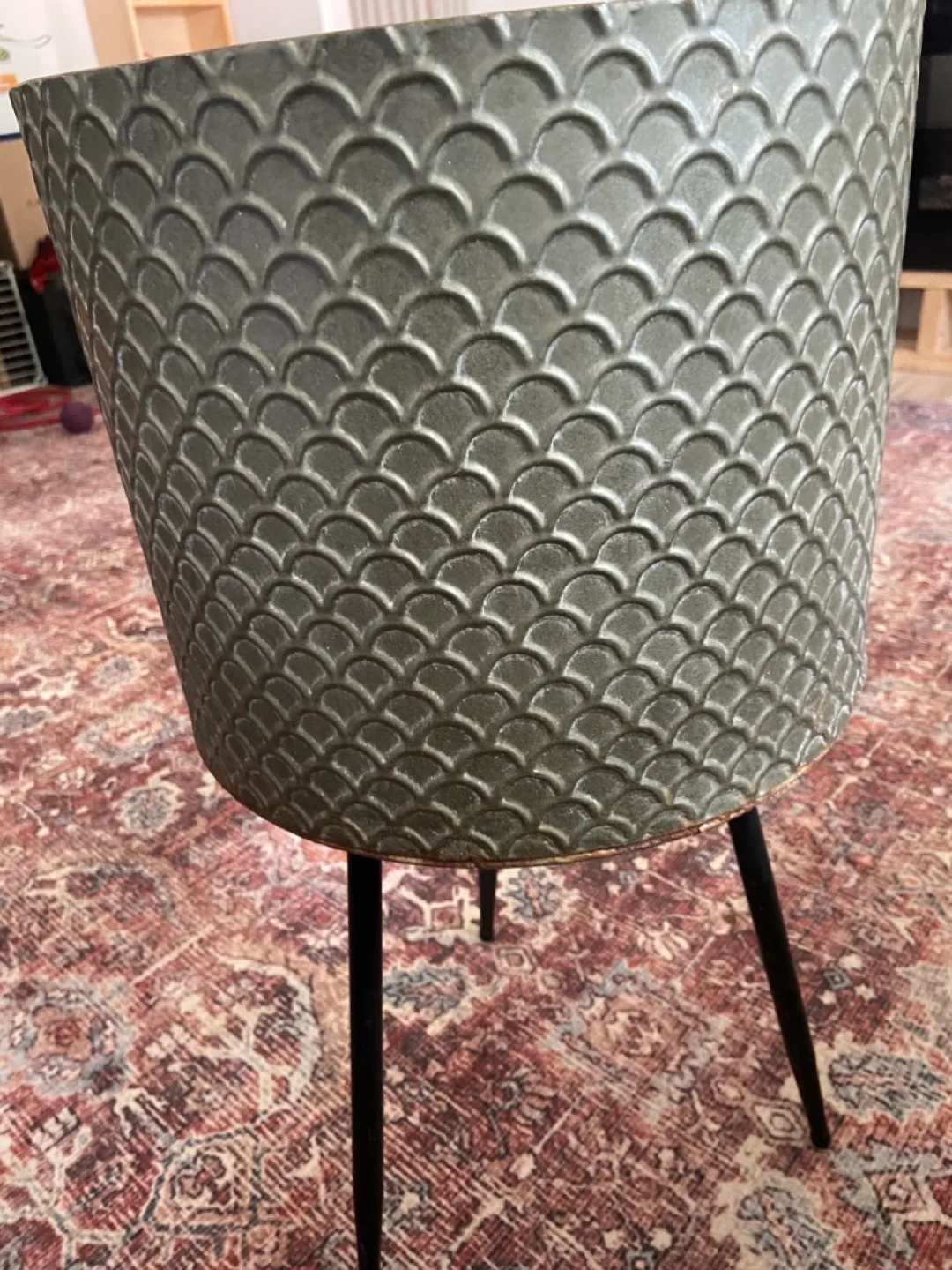 Metal Plant Pot with Stand image indicator(3)