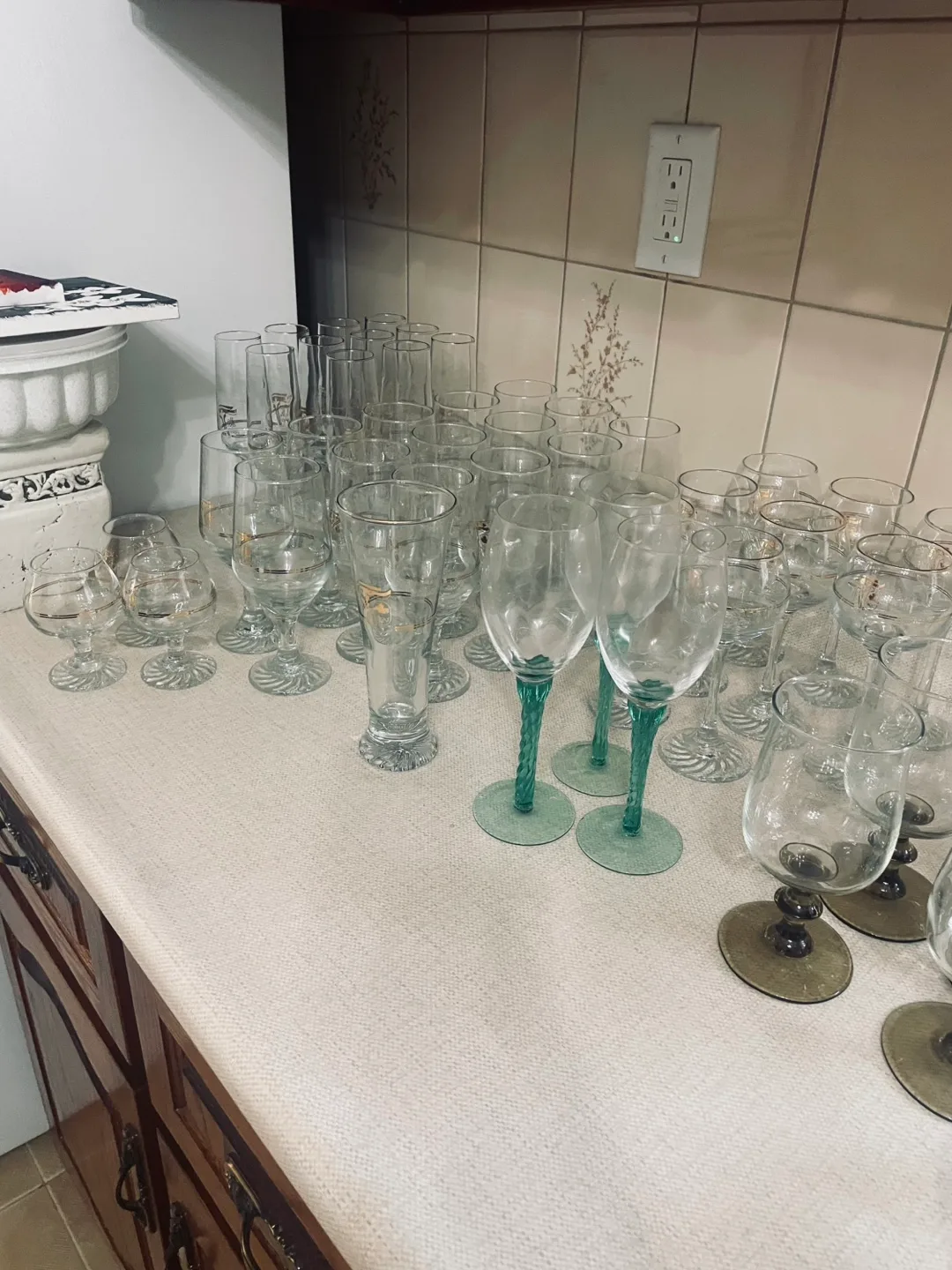 Assorted Drinkware Set thumbnail