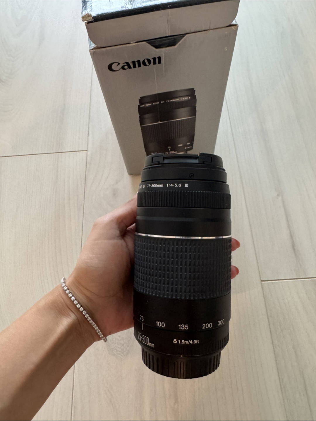 Canon EF 75-300mm f/4-5.6 DC Zoom Lens - photo 3