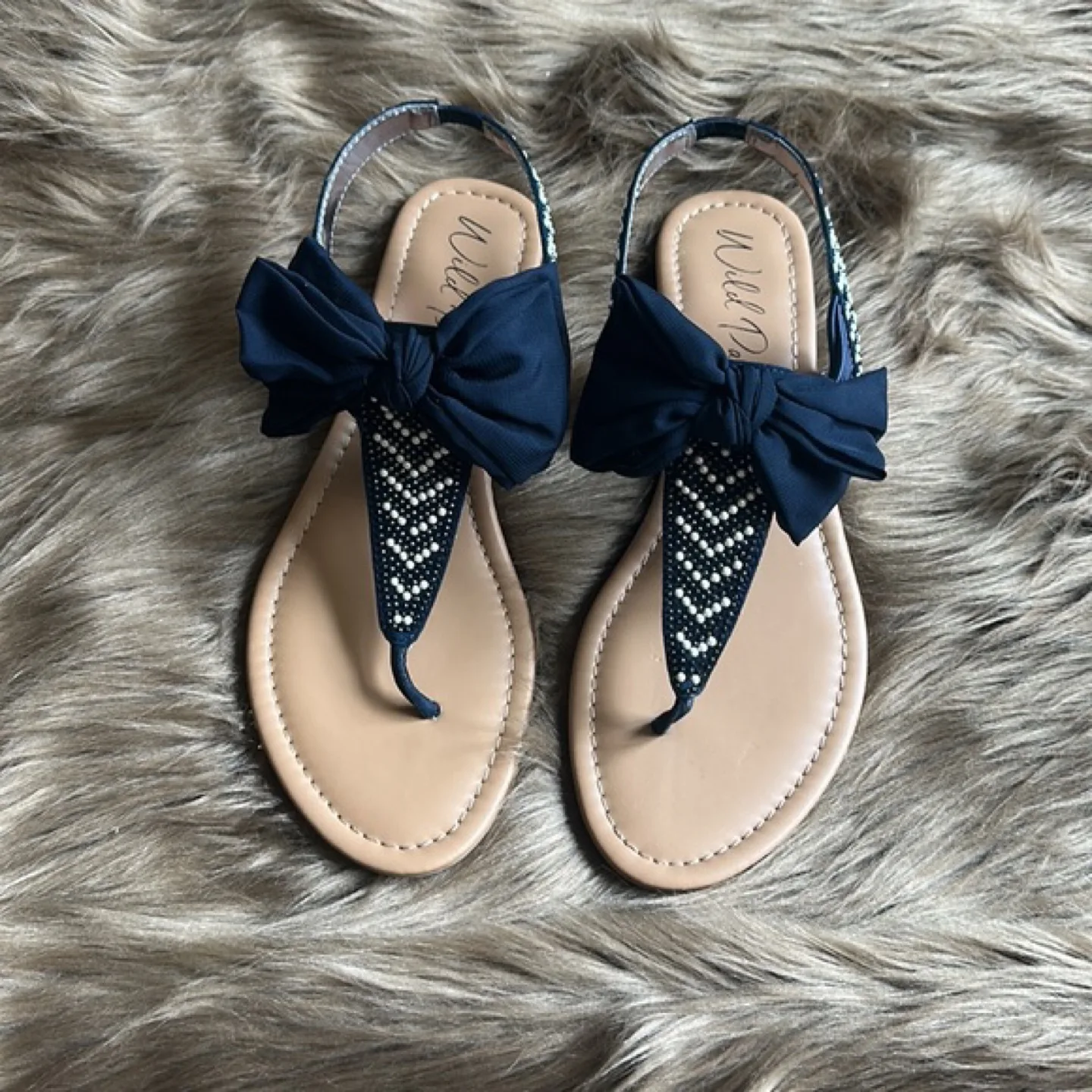 Women’s sandals thumbnail
