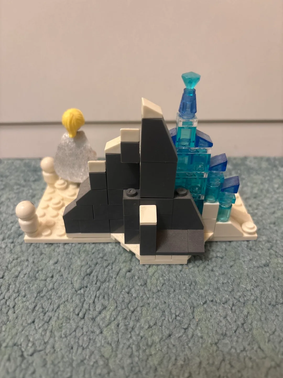 LEGO Disney Frozen Elsa's Castle image indicator(2)