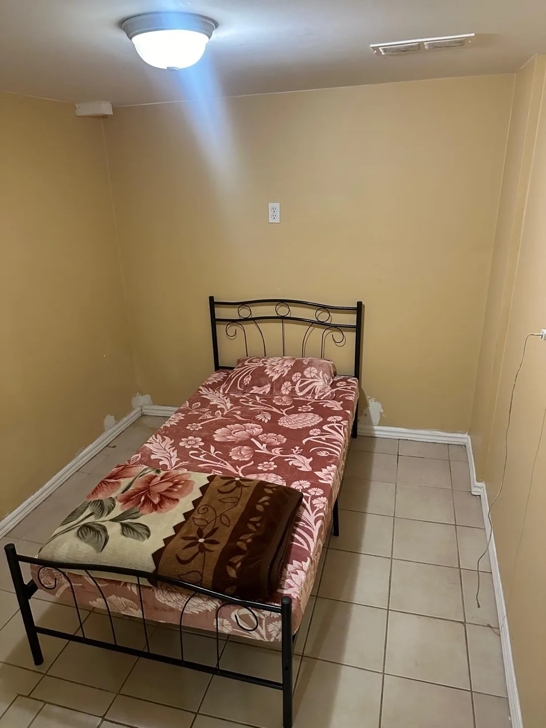 Black Metal Single Bed Frame WITHOUT MATTRESS
