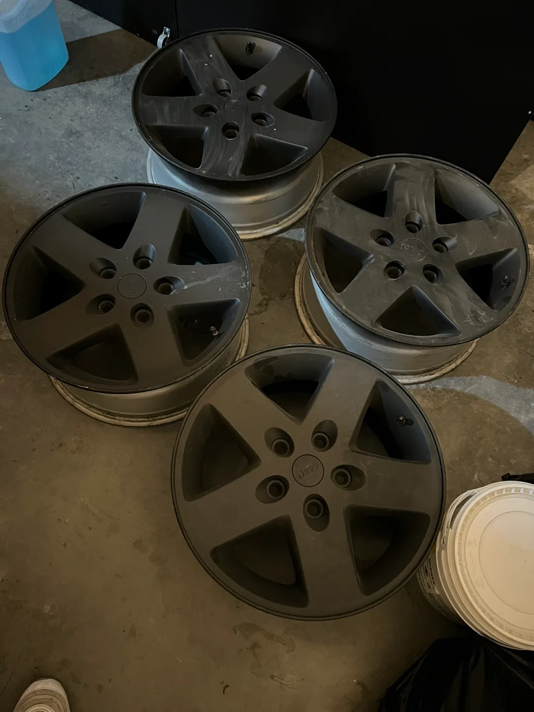 Set of 5 Jeep Rims(came from Wrangler) image indicator(2)