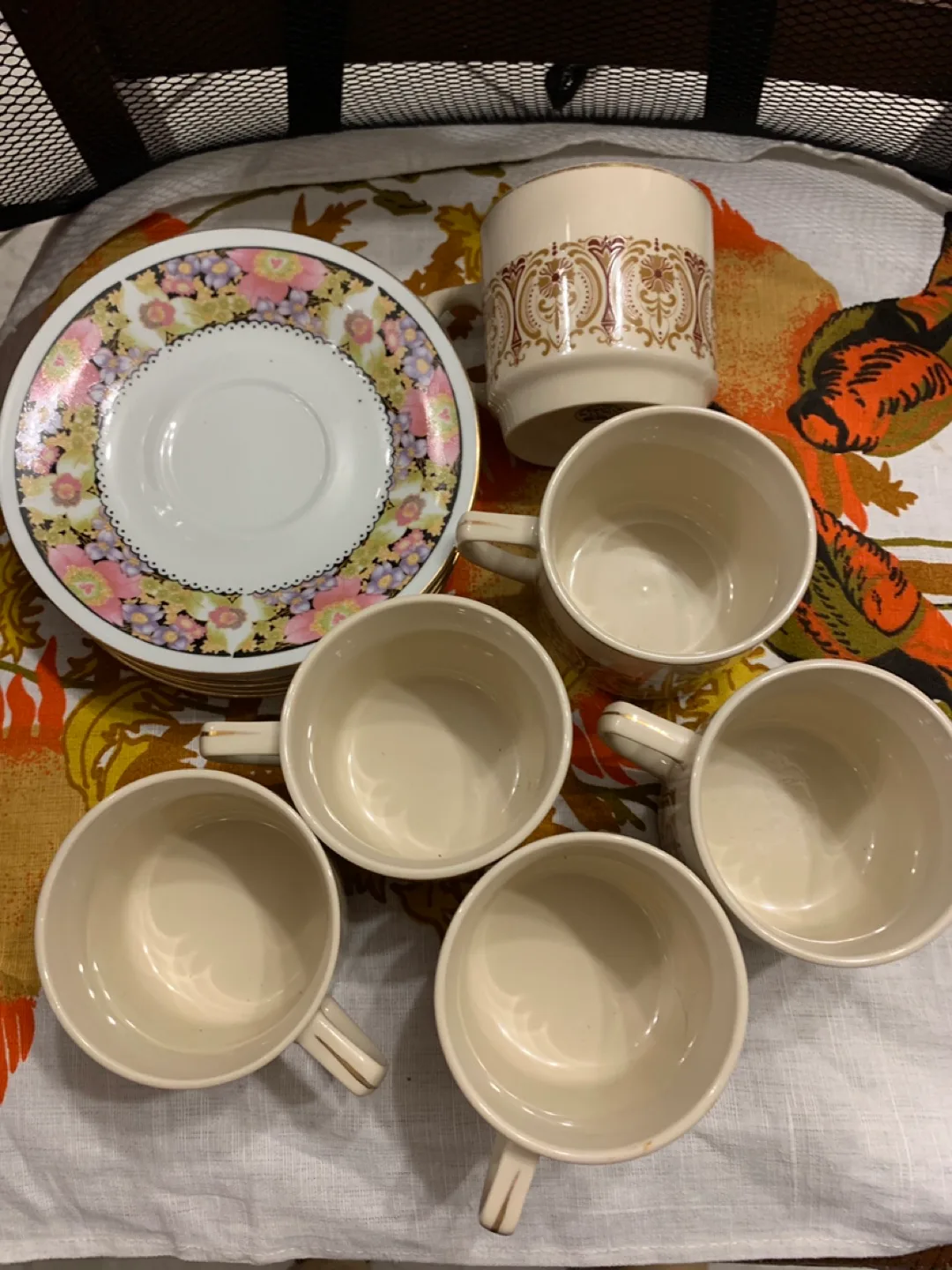 Vintage Tea Cups and Saucers thumbnail