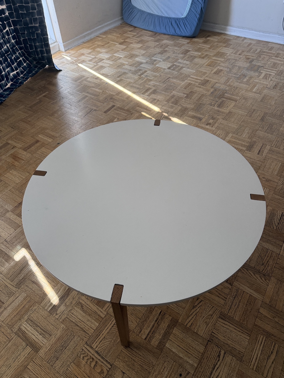 Round White Coffee Table - photo 2