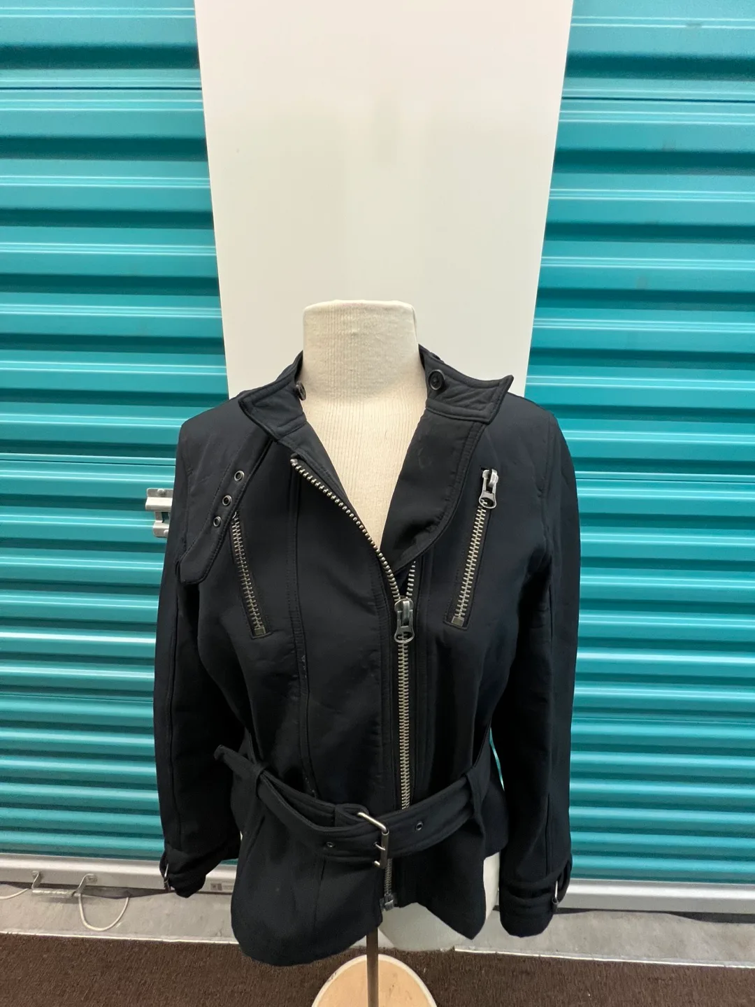 Black Jacket image indicator(2)