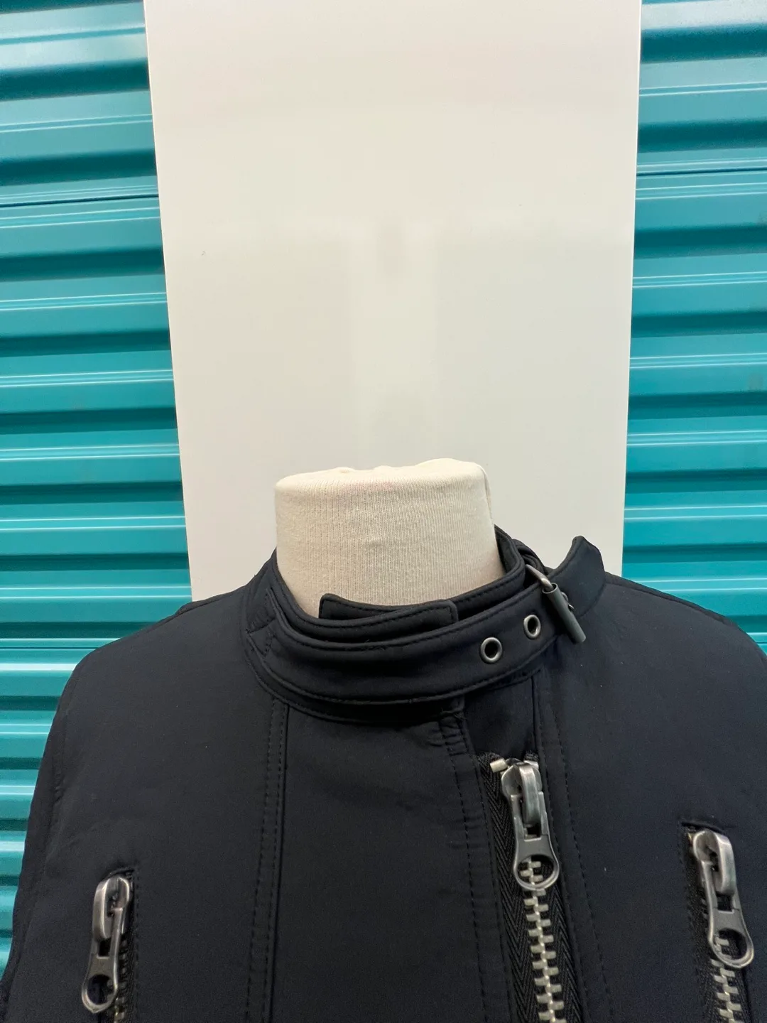 Black Jacket image indicator(3)