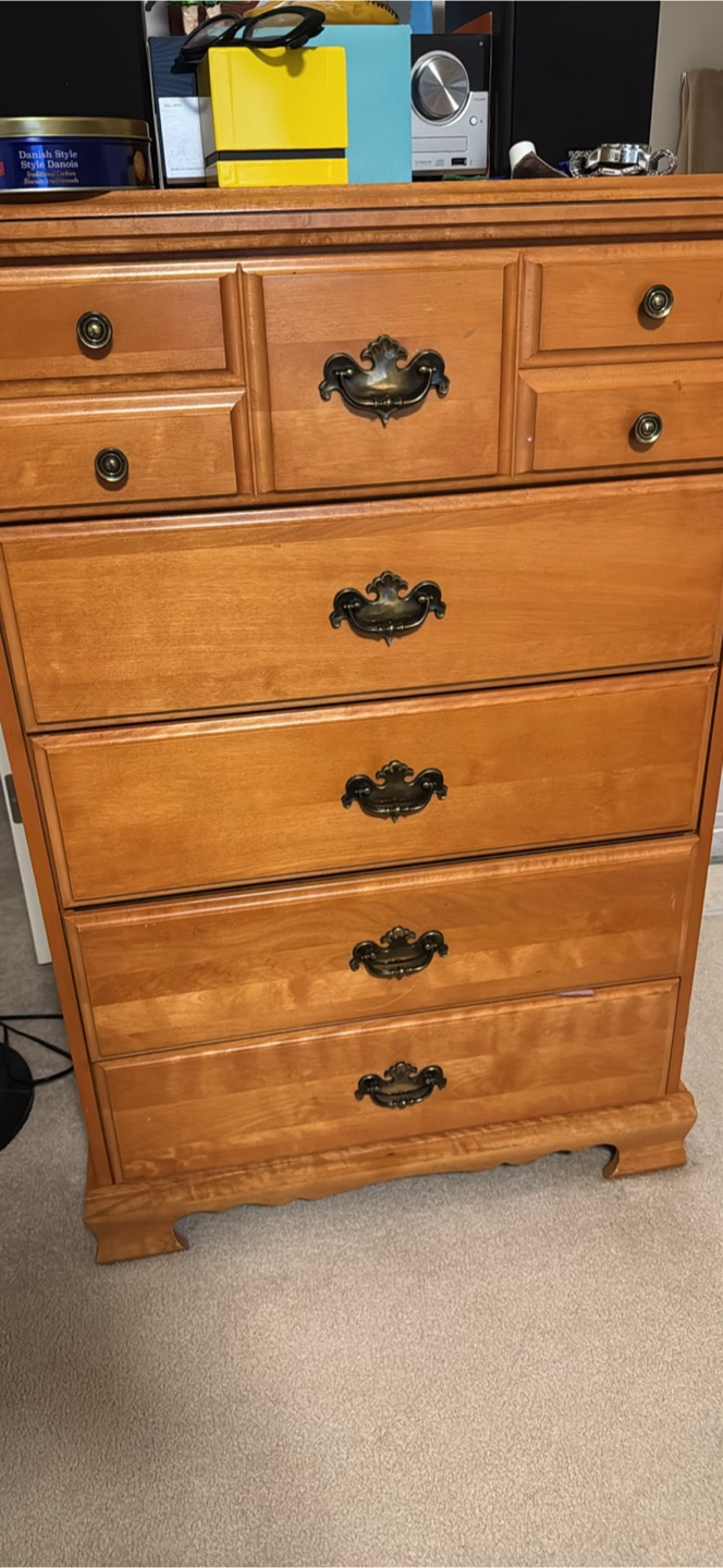 Wooden  2 Dresser and  2 Nightstand Set and 2 lamp - photo 4