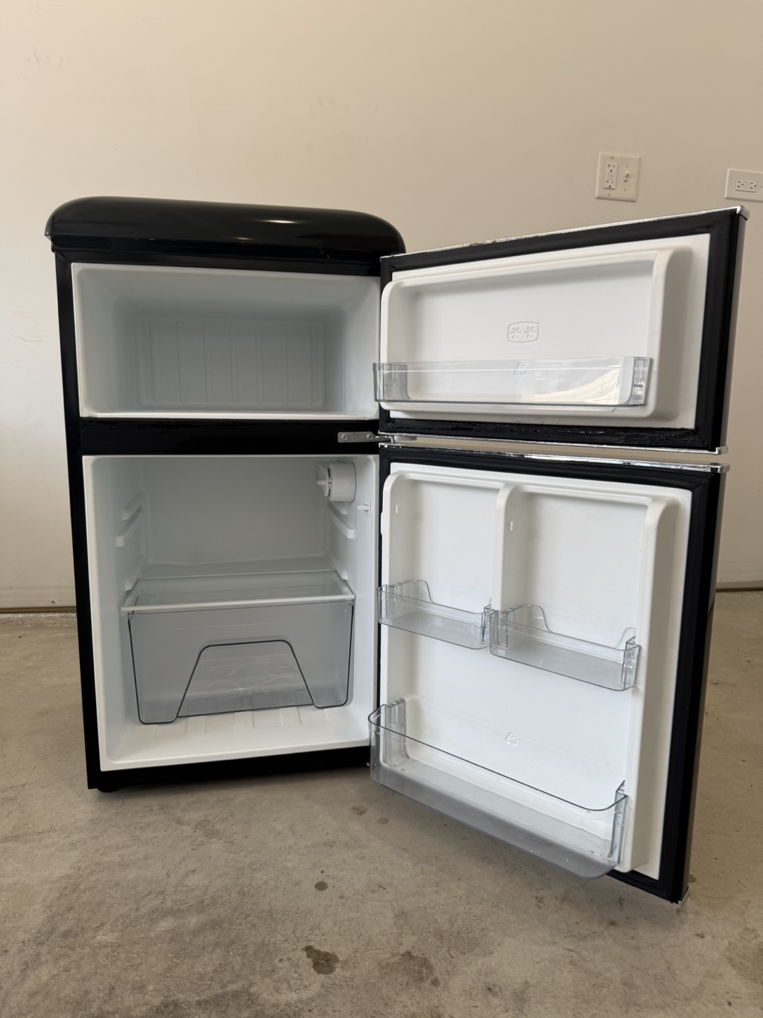 Galanz Two Door Mini Fridge - Black - photo 3