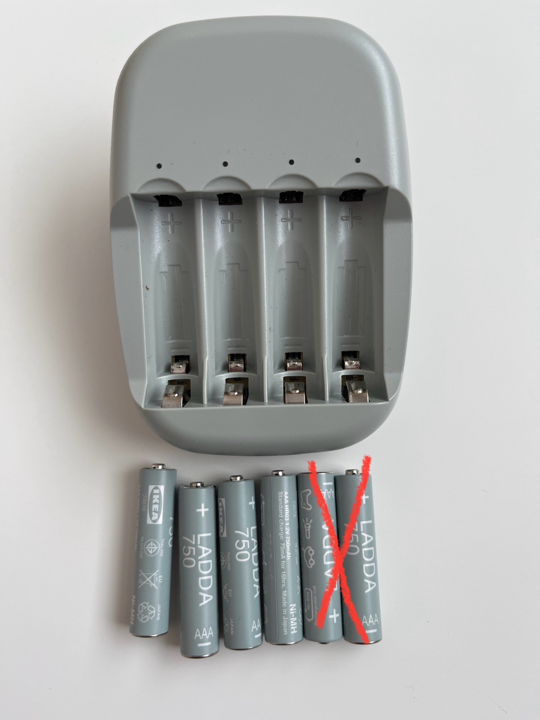 IKEA LADDA Battery Charger + 4 AAA Batteries