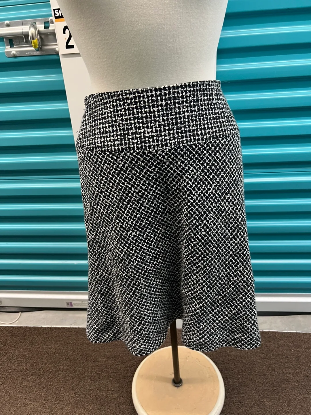 Logic Black and White Skirt Suit - Size 6 image indicator(5)