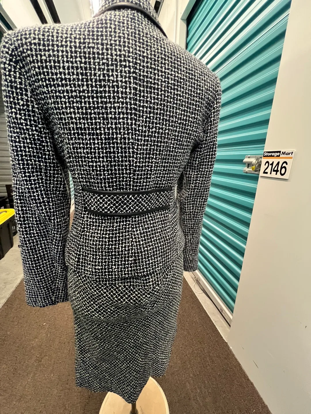 Logic Black and White Skirt Suit - Size 6 image indicator(3)