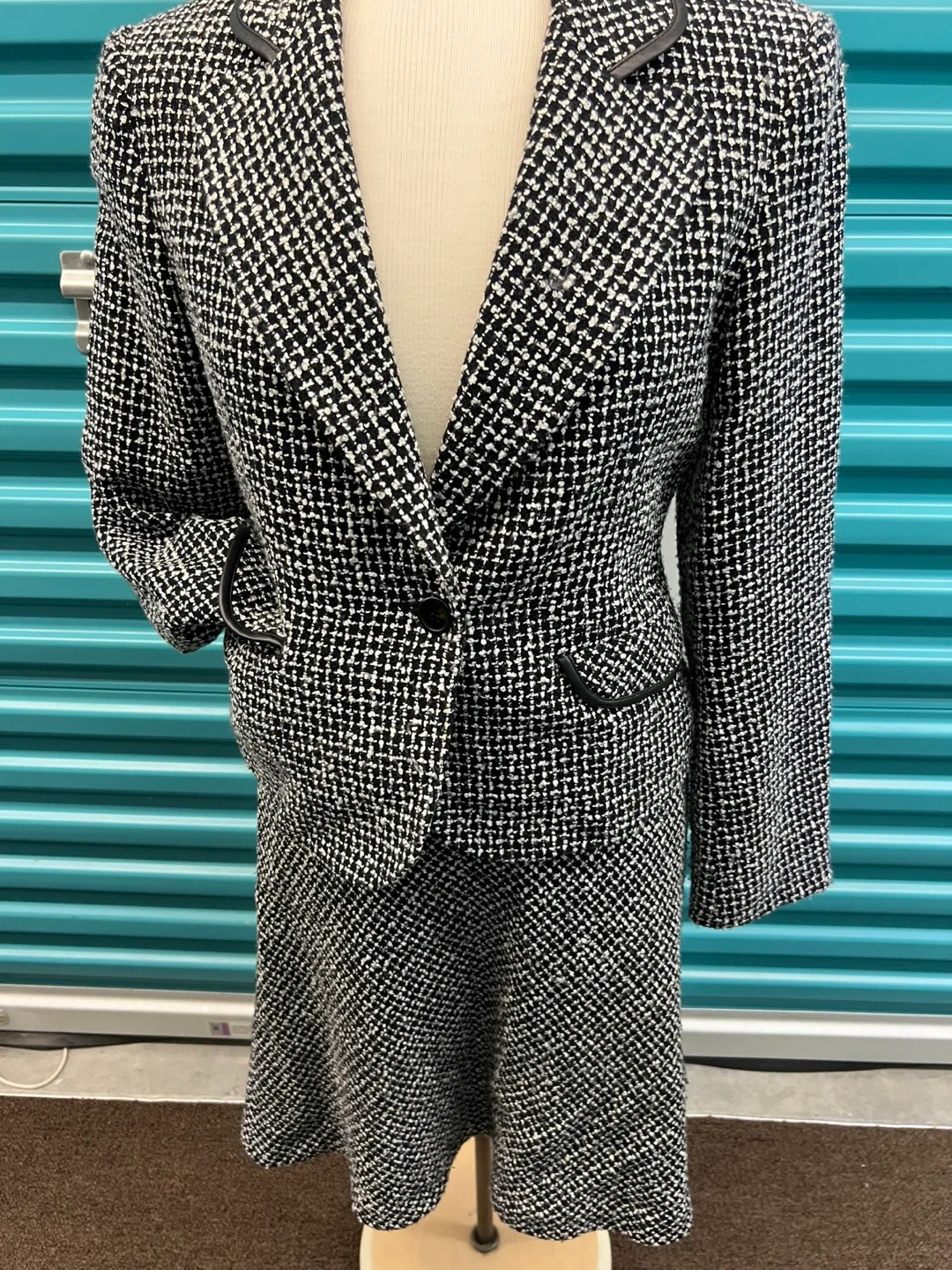 Logic Black and White Skirt Suit - Size 6 image indicator(2)