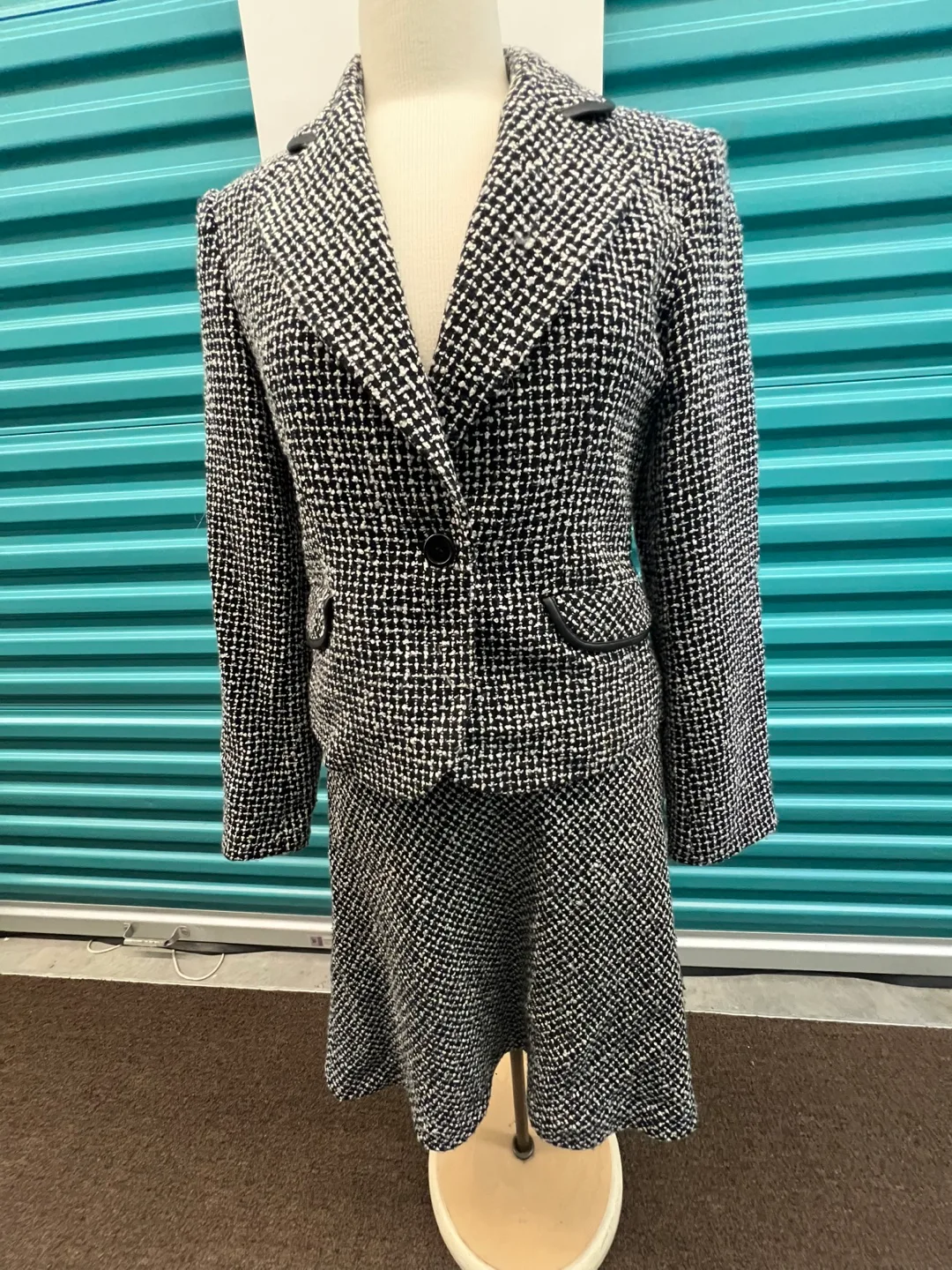 Logic Black and White Skirt Suit - Size 6 image indicator(4)