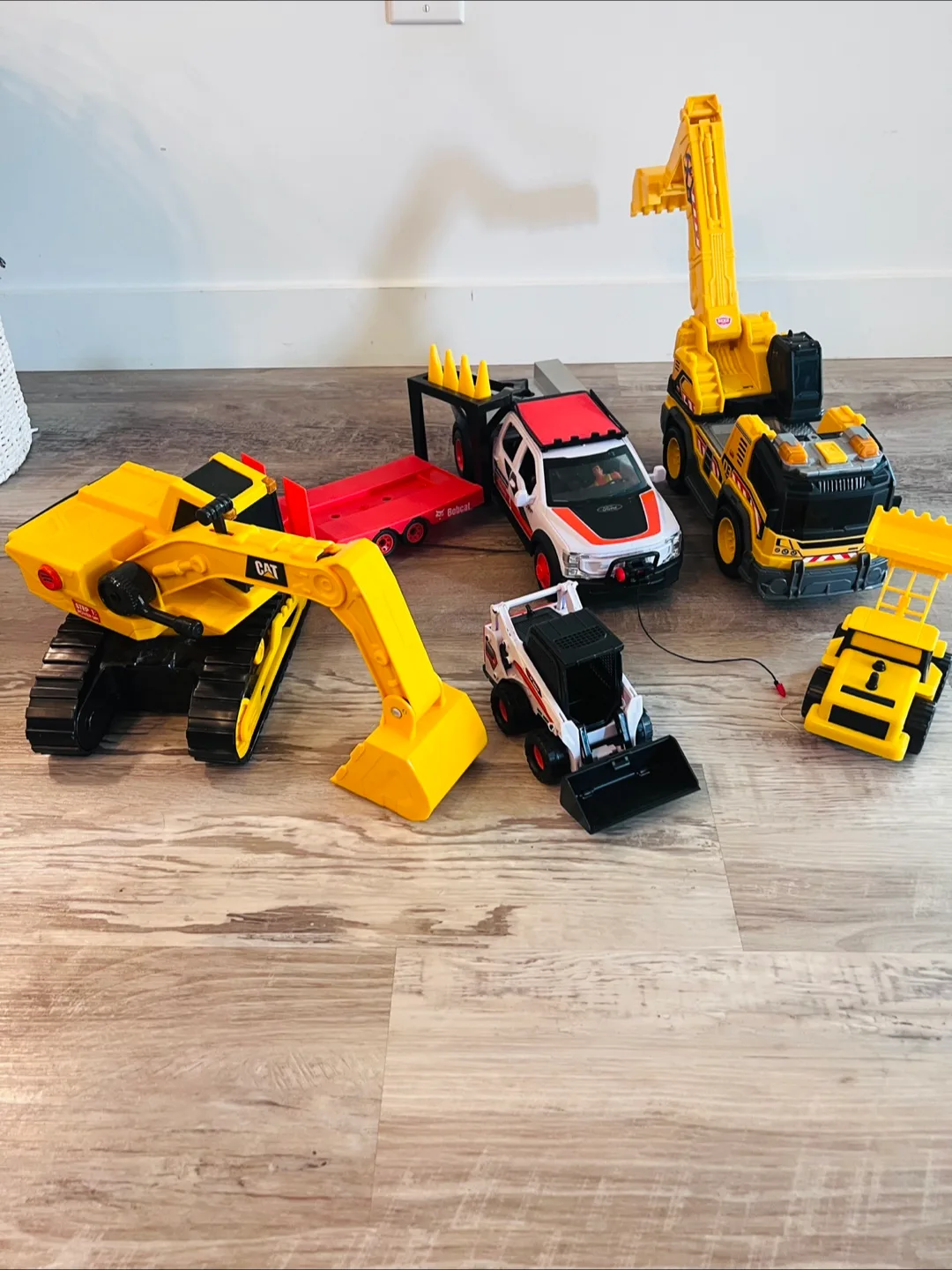 CAT & Bobcat Construction Toy Vehicle Set thumbnail