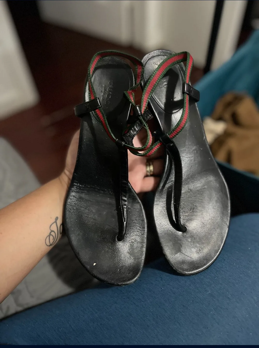 Gucci Black Thong Sandals - Size 7 thumbnail