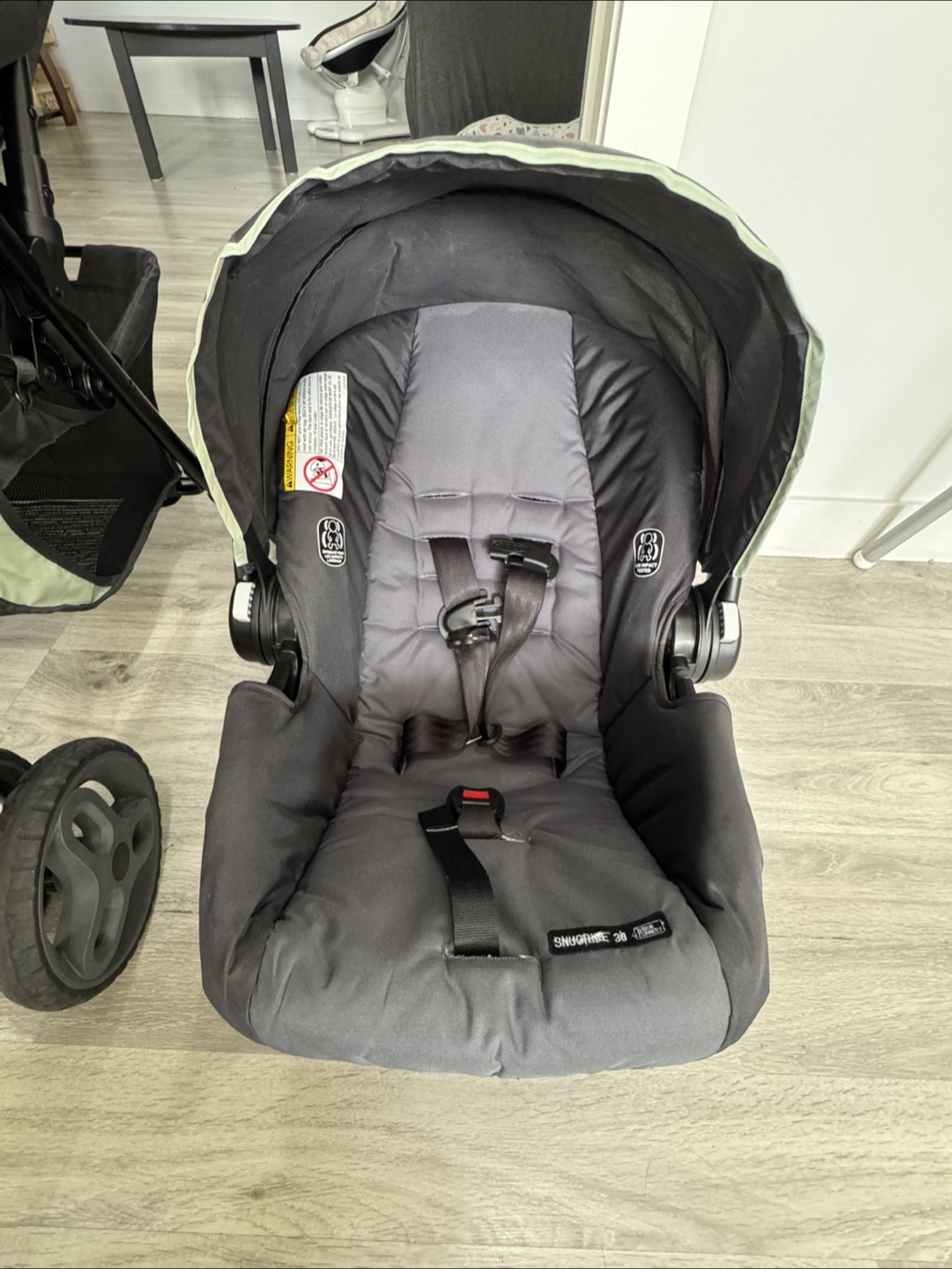 Graco stroller and car seat - photo 2