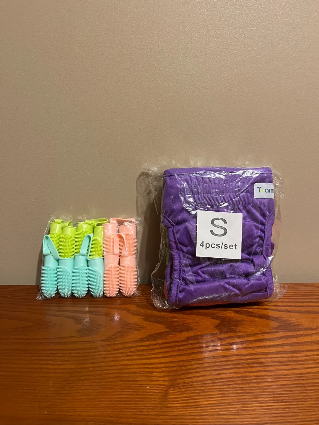 PET SUPPLIES (Toothbrushes & Dog diapers size Small) thumbnail