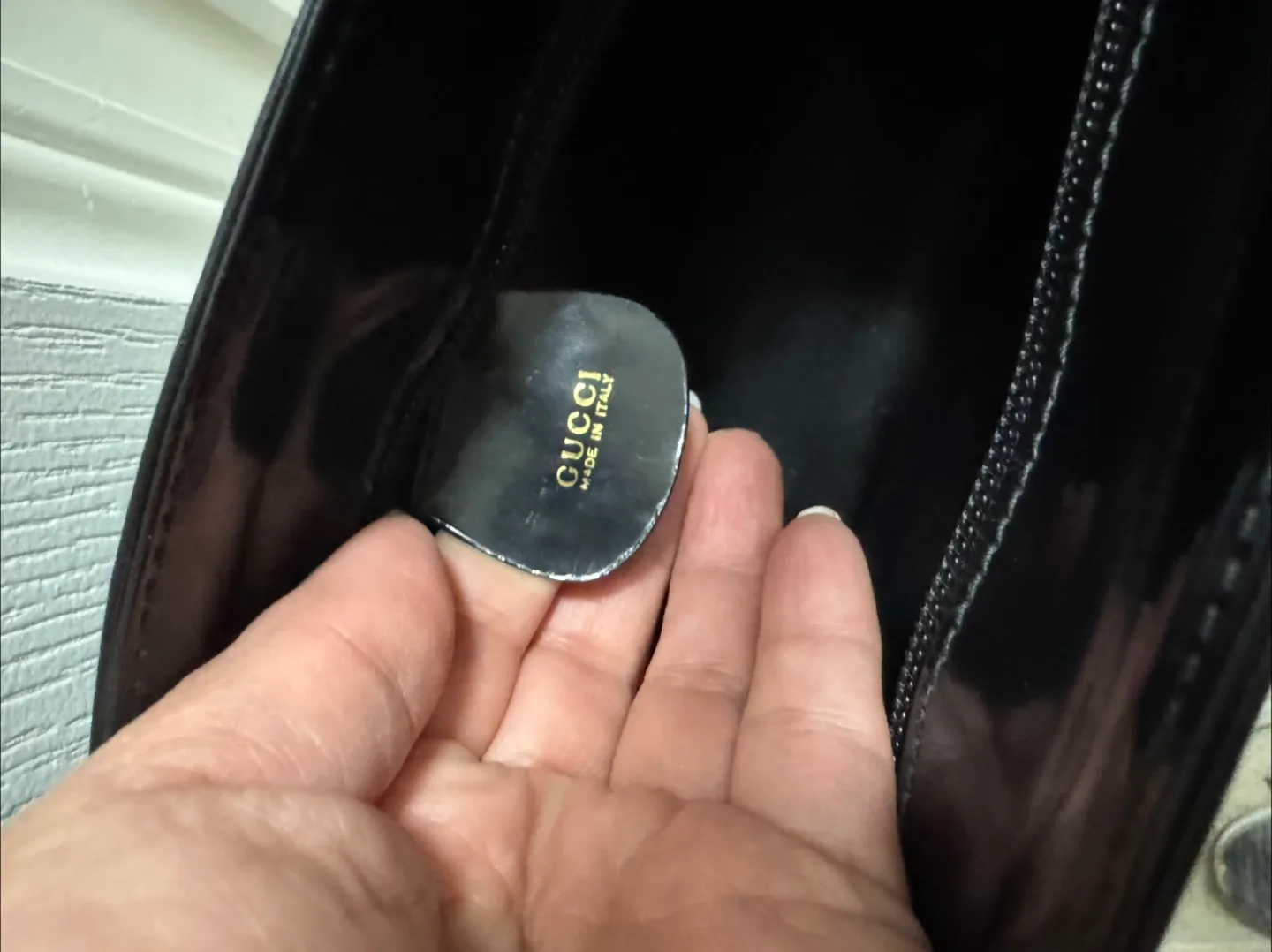 Vintage Authentic Gucci Black Patent Leather Shoulder Bag image indicator(4)