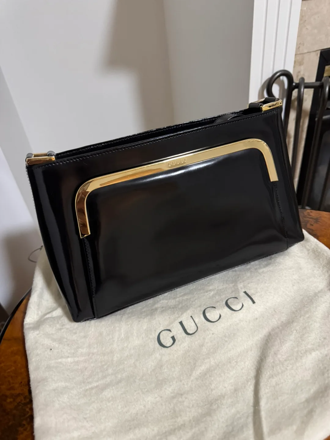 Vintage Authentic Gucci Black Patent Leather Shoulder Bag image indicator(2)