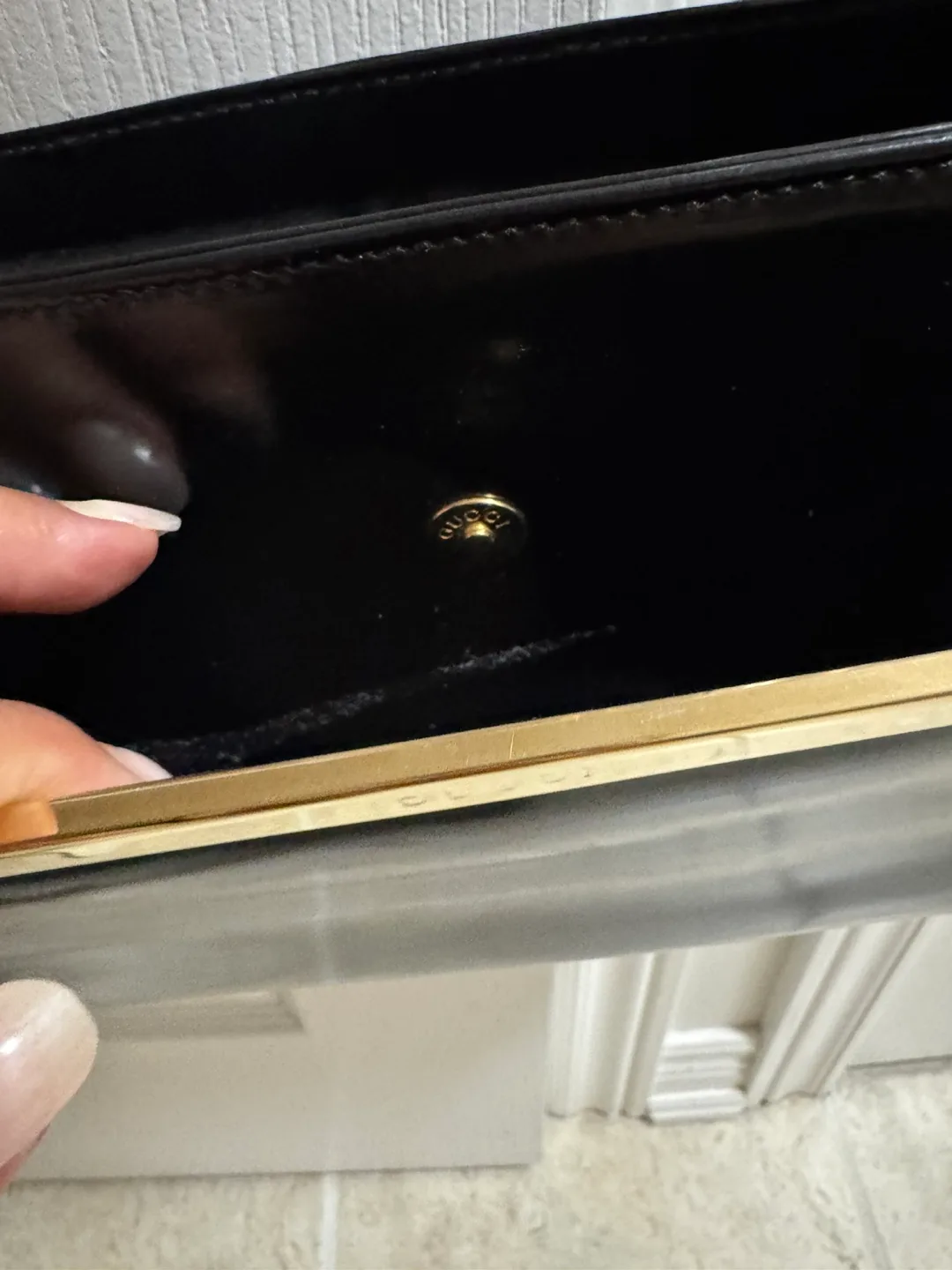Vintage Authentic Gucci Black Patent Leather Shoulder Bag image indicator(9)