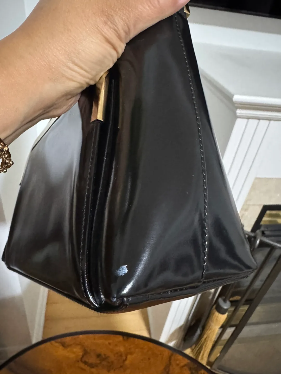 Vintage Authentic Gucci Black Patent Leather Shoulder Bag image indicator(10)