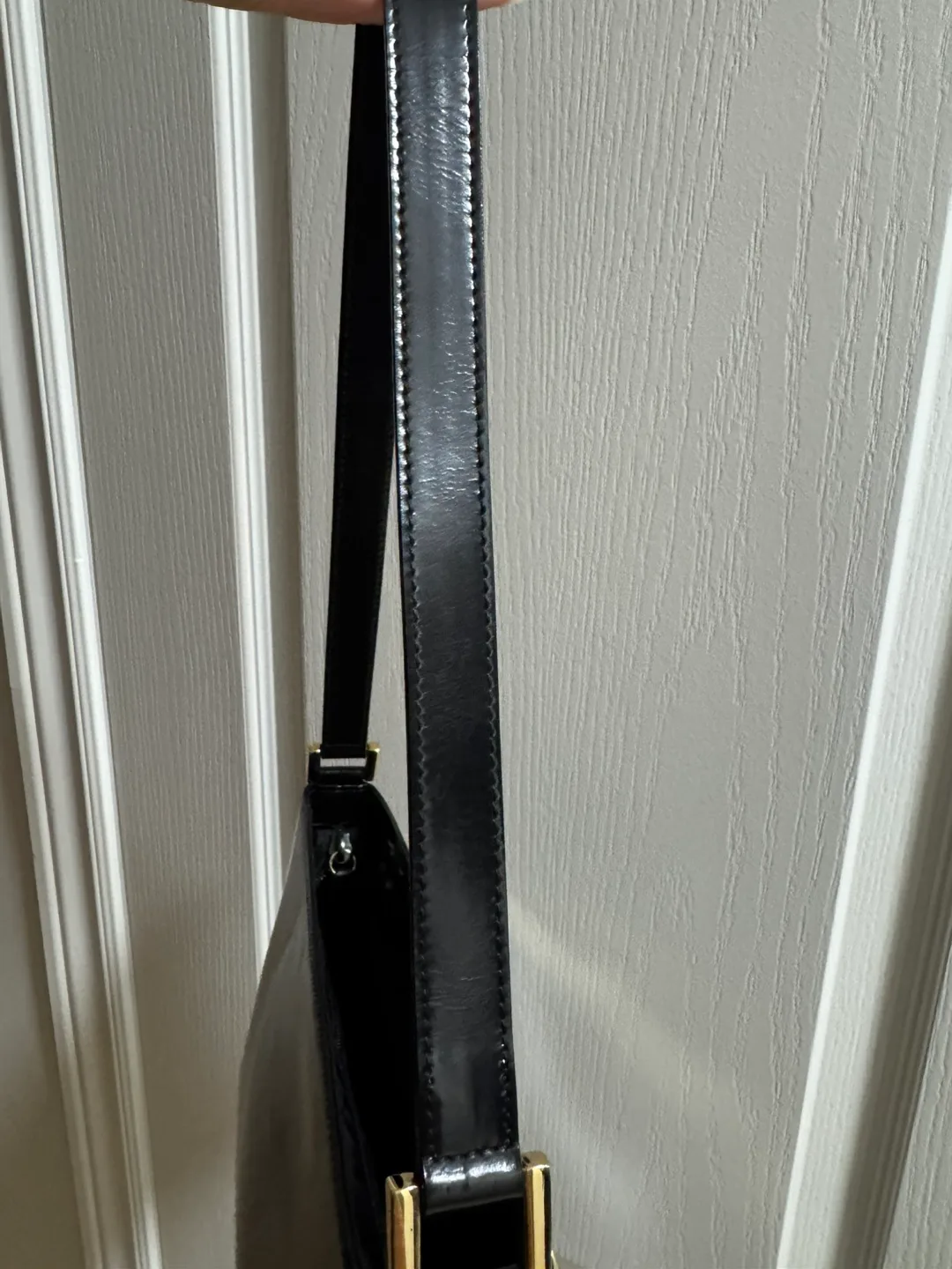 Vintage Authentic Gucci Black Patent Leather Shoulder Bag image indicator(8)