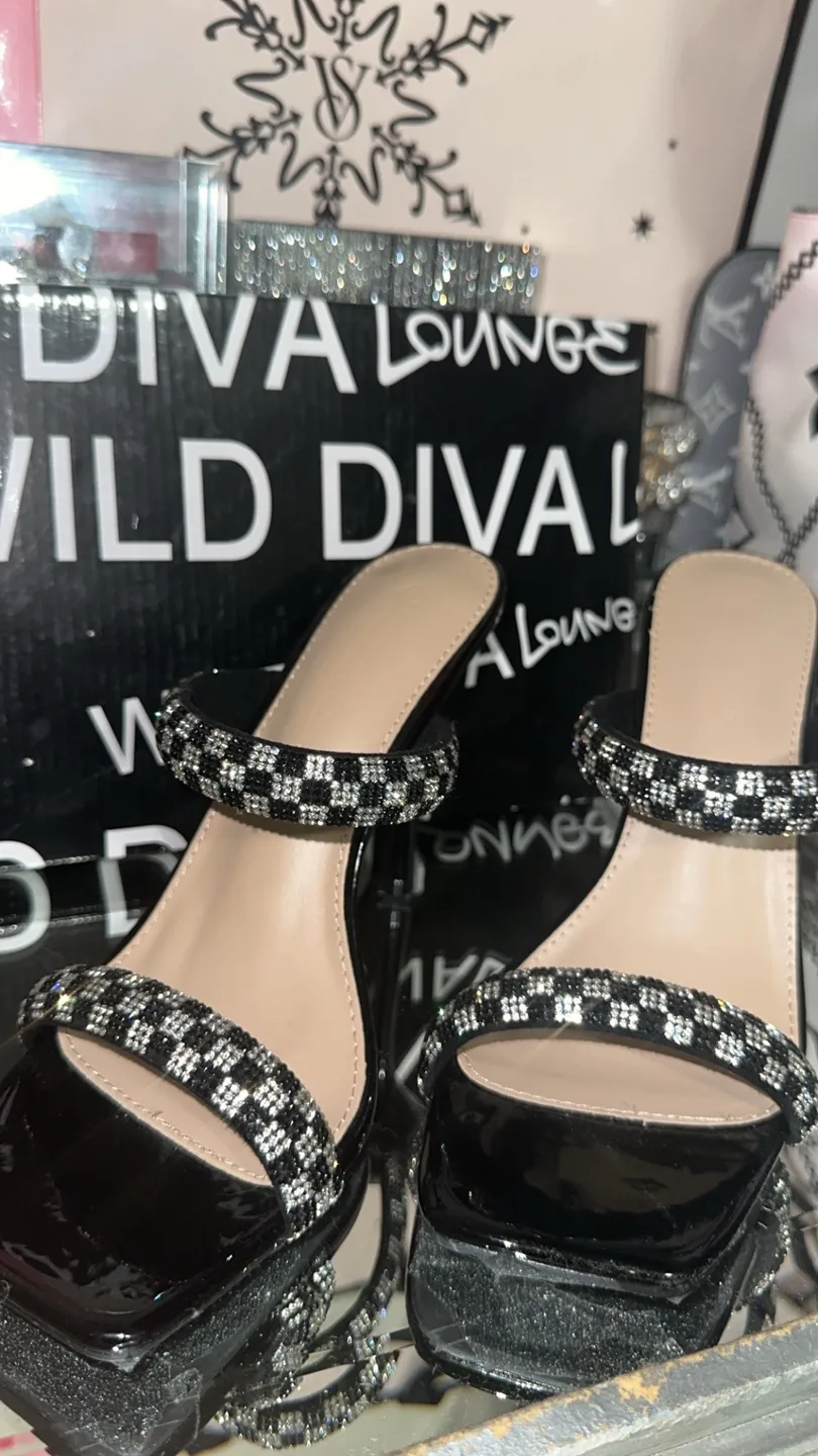 Wild Diva Lounge Black Heels thumbnail