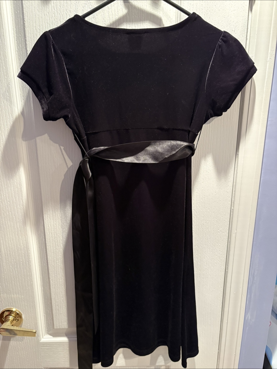 Perfectly Dressed Black Velvet Dress kids- Size L.  🧡