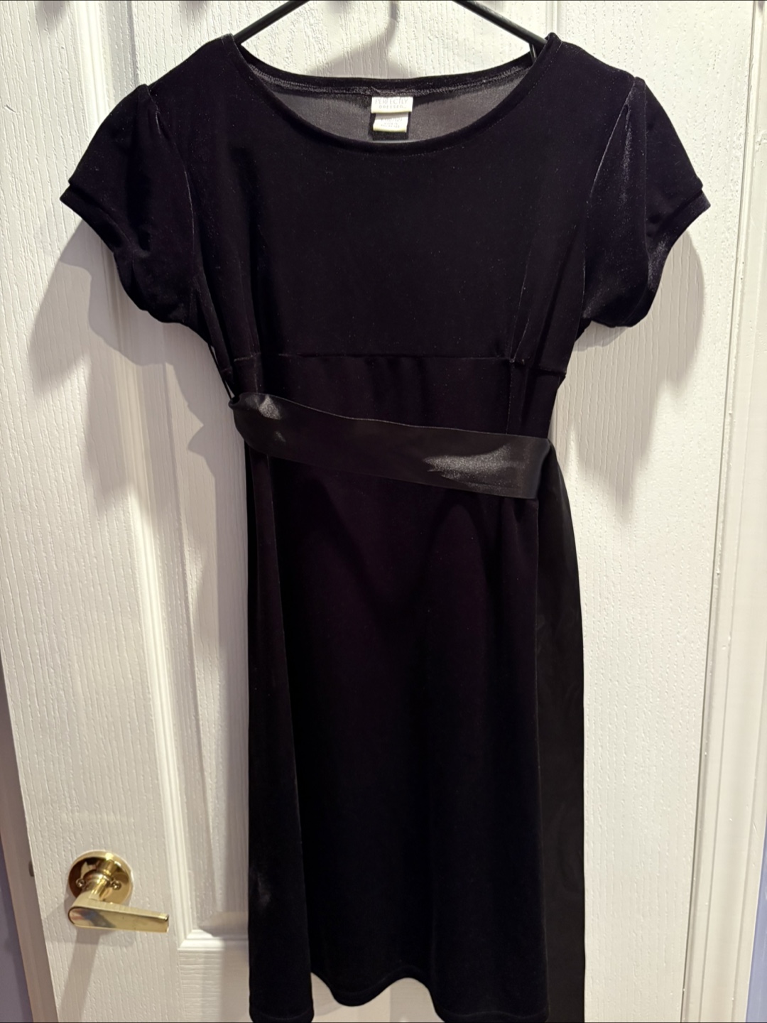 Perfectly Dressed Black Velvet Dress kids- Size L.  🧡 - photo 2