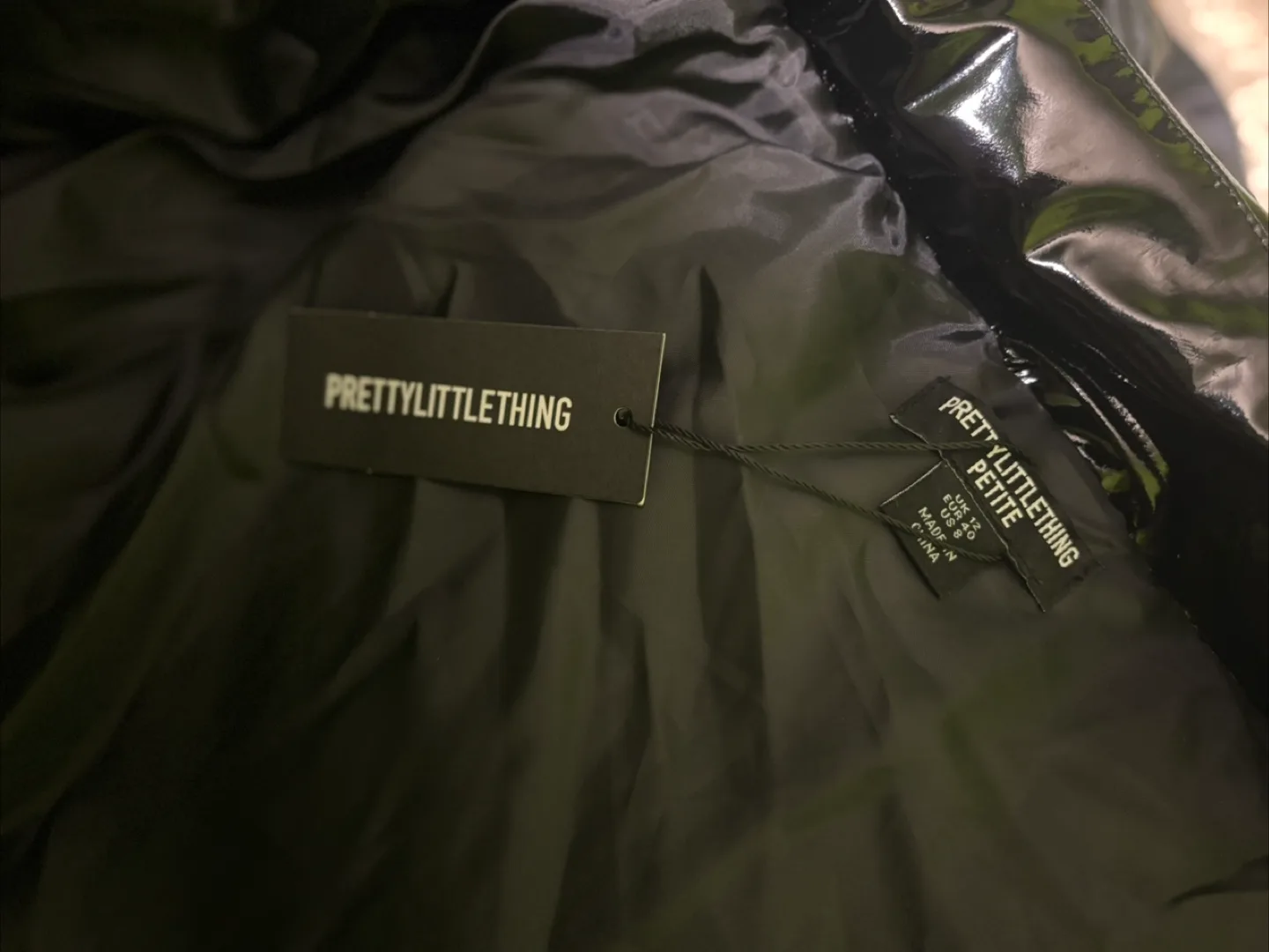 PrettyLittleThing Black Puffer Jacket - Petite image indicator(2)