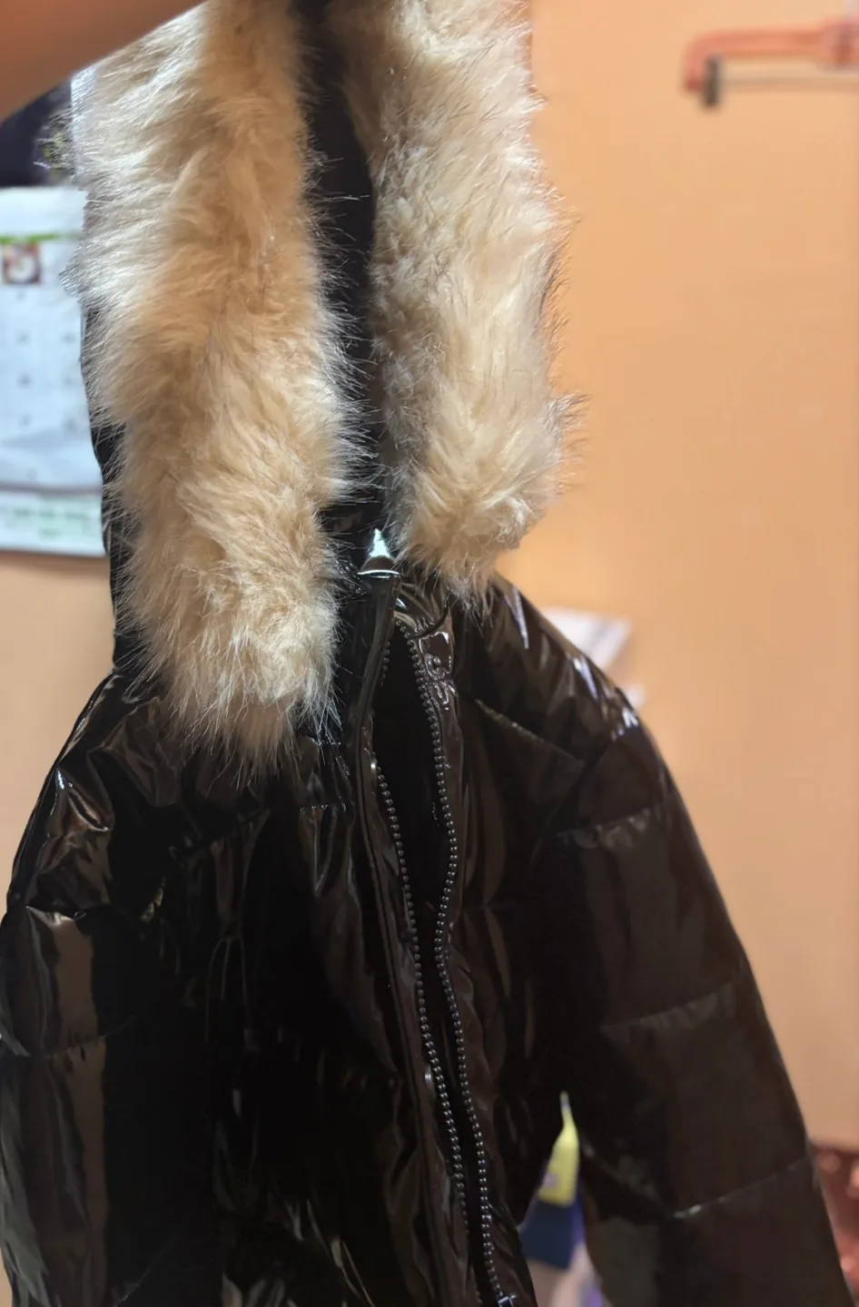 PrettyLittleThing Black Puffer Jacket - Petite image indicator(3)