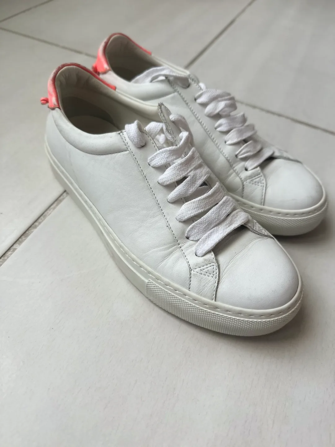 Givenchy White Leather Sneakers thumbnail