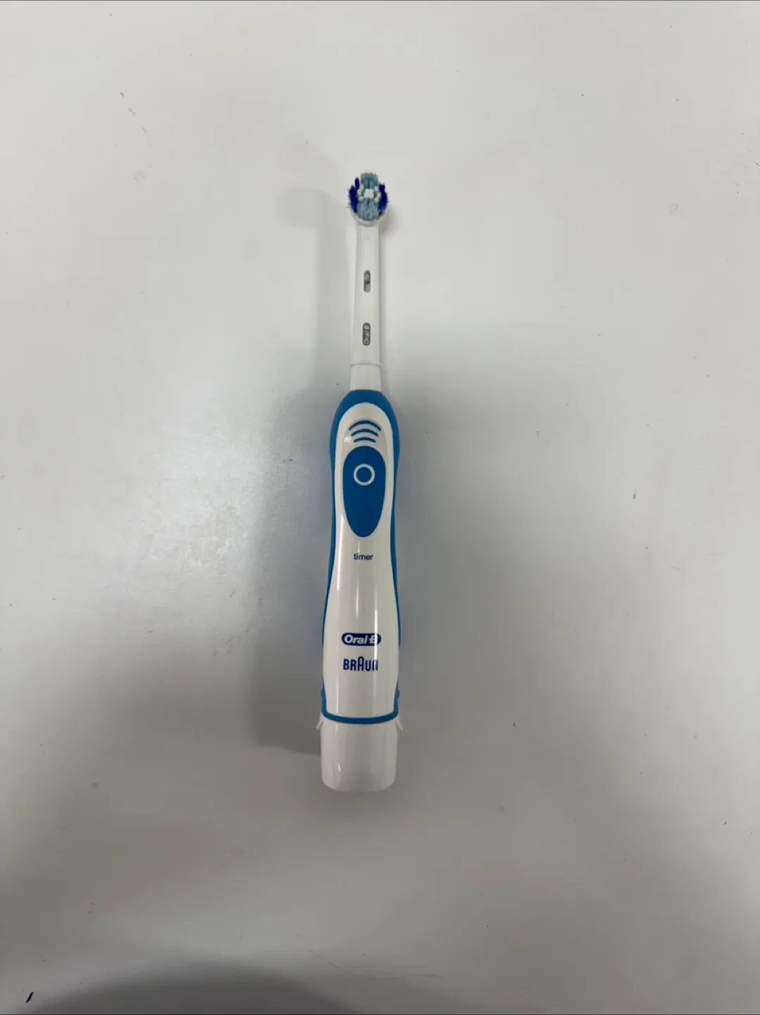 Oral-B Braun Electric Toothbrush with Timer – Used thumbnail