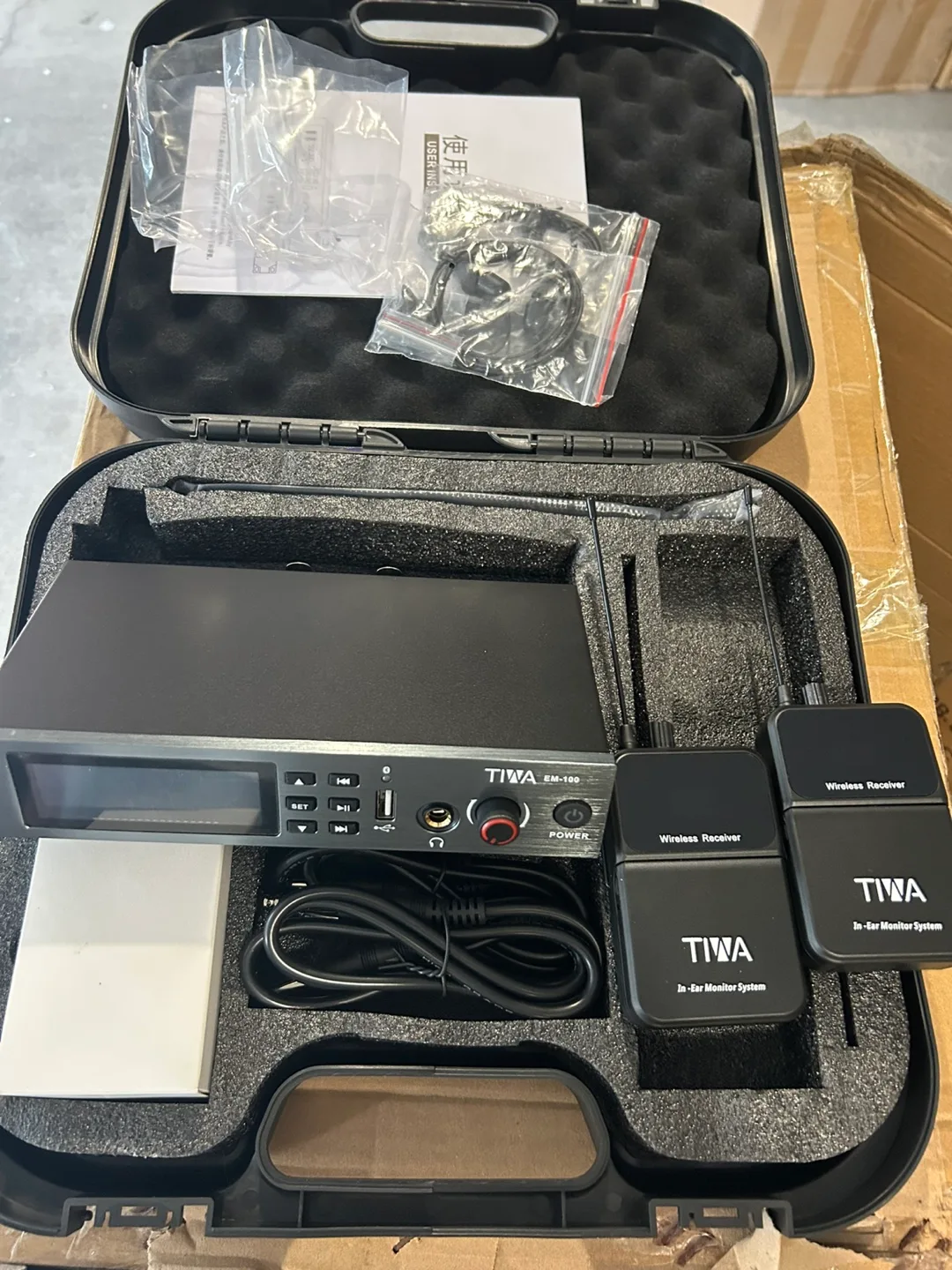 TIWA EM-100 In-Ear Monitor System with 2 bodypacks thumbnail