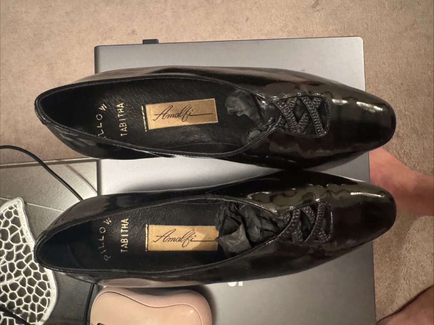 Pillow Tabitha Amalfi Black Women’s Shoes 7.5B. thumbnail